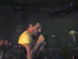 Concert photo: Freddie Mercury live at the Hog's Grunt Pub, Cricklewood, UK (with Taxi) [08.01.1982]