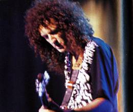 Concert photo: Brian May live at the Auditorio de la Cartuja, Sevilla, Spain (Expo '92 Guitar festival) [19.10.1991]