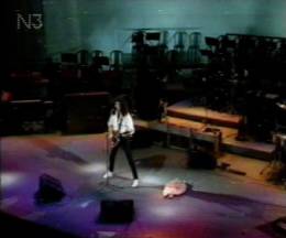 Concert photo: Brian May live at the Parco Novi Sad, Modena, Italy (with Pavarotti & friends) [27.09.1992]