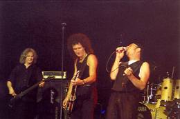 Concert photo: Brian May live at the Opera House, Buxton, UK (Cozy Powell tribute with SAS Band) [01.05.1999]