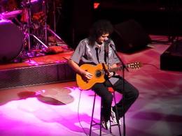 Guest appearance: Brian May live at the Royal Opera House, London, UK (Dian Fossey Gorilla Fund)