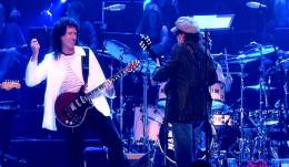 Concert photo: Brian May live at the Royal Albert Hall, London, UK (with Zucchero, Pavarotti, Paul Young, Ronan Keating...) [06.05.2004]