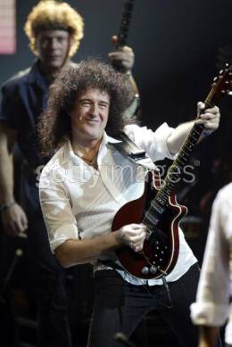 Concert photo: Queen + Paul Rodgers live at the Hackney Empire, London, UK (Hall Of Fame induction) [11.11.2004]