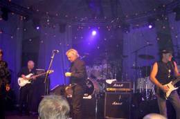 Concert photo: Roger Taylor live at the Copenhagen, Denmark (Microsoft IT forum with SAS Band) [18.11.2004]