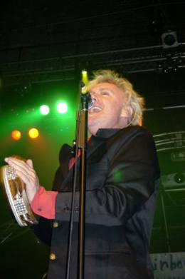 Concert photo: Roger Taylor live at the Clapham Grand, London, UK (Rainbow Trust charity gig with SAS Band) [06.12.2004]