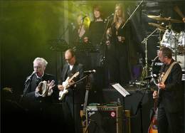 Concert photo: Roger Taylor live at the Wintershall Estate, Bramley, Surrey, UK (Picnic & charity concert with Gary Brooker's all-star band 'Band Du Lac' featuring Eric Clapton, Ringo Starr and others) [11.06.2005]