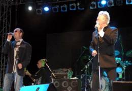 Concert photo: Roger Taylor live at the Antonis Papadopoulos Stadium, Larnaca, Cyprus (with SAS Band (Midge Ure, Paul Young, Fish and others)) [16.06.2005]