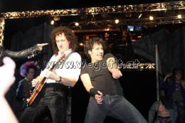 Concert photo: Brian May live at the Raimund Theater, Vienna, Austria (WWRY premiere) [24.01.2008]