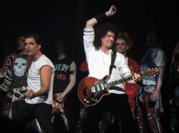 Concert photo: Brian May live at the Dominion Theatre, London, UK (WWRY musical) [12.09.2009]