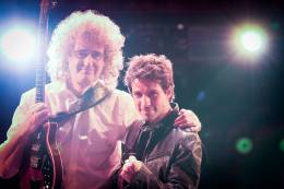 Concert photo: Brian May live at the Folketeatret, Oslo, Norway (WWRY musical) [27.01.2011]
