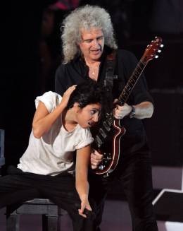 Concert photo: Brian May live at the Nokia Theatre, Los Angeles, CA, USA (with Lady Gaga at MTV Music Video Awards) [28.08.2011]