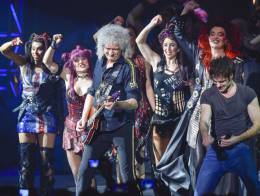Concert photo: Brian May live at the Mehr! Theater, Hamburg, Germany (WWRY musical premiere) [16.03.2015]