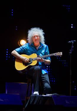 Concert photo: Brian May live at the The Great Hall, Palace of the Republic, Minsk, Belarus [21.03.2014]