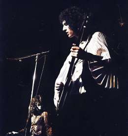 Concert photo: Queen live at the Uris Theatre, New York, NY, USA (1st gig) [10.05.1974 (1st gig)]