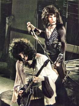 Concert photo: Queen live at the Palace Theatre, Manchester, UK [30.10.1974]