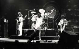 Concert photo: Queen live at the Auditorium Theater, Chicago, IL, USA [22.02.1976]