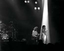 Concert photo: Queen live at the Cole Field House, University of Maryland, College Park, MD, USA [04.02.1977]