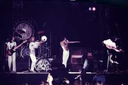 Concert photo: Queen live at the Forum, Inglewood, CA, USA [03.03.1977]