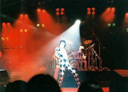 Concert photo: Queen live at the Congresscentrum, Hamburg, Germany [13.05.1977]