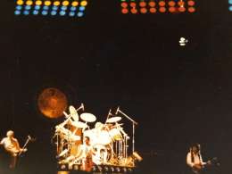Concert photo: Queen live at the Estadio José Amalfitani de Velez Sarsfield, Buenos Aires, Argentina [08.03.1981]