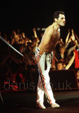 Concert photo: Queen live at the Ice Stadium, Stockholm, Sweden [10.04.1982]