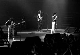 Concert photo: Queen live at the Hallenstadion, Zurich, Switzerland [16.04.1982]