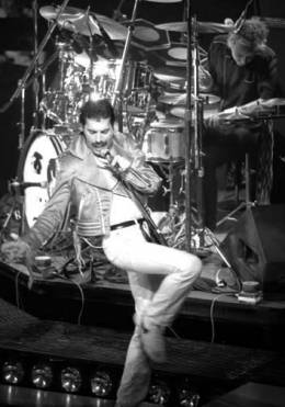 Concert photo: Queen live at the Festhalle, Frankfurt, Germany [28.04.1982]