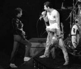 Concert photo: Queen live at the Festhalle, Frankfurt, Germany [28.04.1982]