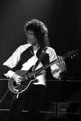 Concert photo: Queen live at the Palais Des Sports, Paris, France [03.05.1982]