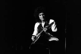 Concert photo: Queen live at the Palais Des Sports, Paris, France [03.05.1982]