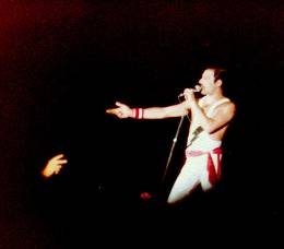Concert photo: Queen live at the RDS Simmons Hall, Dublin, Ireland [29.08.1984]