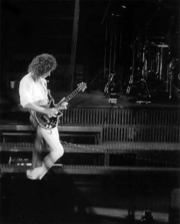 Concert photo: Queen live at the Wembley Arena, London, UK [05.09.1984]