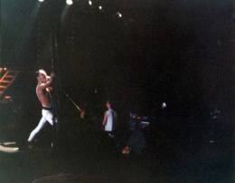 Concert photo: Queen live at the Wembley Arena, London, UK [05.09.1984]