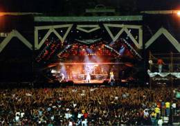 Concert photo: Queen live at the Nepstadion, Budapest, Hungary [27.07.1986]