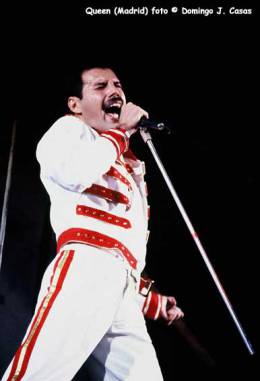 Concert photo: Queen live at the Rayo Vallecano, Madrid, Spain [03.08.1986]