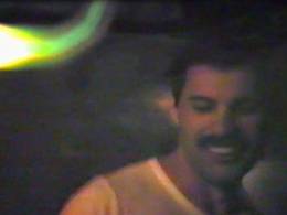 Guest appearance: Freddie Mercury live at the Hog's Grunt Pub, Cricklewood, UK (with Taxi)