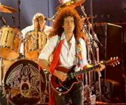 Concert photo: Brian May + Roger Taylor + John Deacon live at the Wembley Stadium, London, UK (Freddie Mercury Tribute) [20.04.1992]