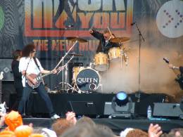 Concert photo: Brian May + Roger Taylor live at the Museum Square, Amsterdam, The Netherlands (Dutch Queen's birthday) [30.04.2002]