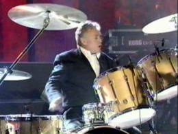 Concert photo: Brian May + Roger Taylor live at the London, UK (Parkinson TV show (with Brian, Roger and the WWRY cast)) [18.05.2002]