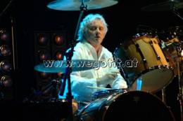 Concert photo: Brian May + Roger Taylor live at the CCN CongressCenter, Nuremberg, Germany (Wetten, dass...?) [11.12.2004]