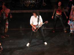 Concert photo: Brian May + Roger Taylor live at the Dominion Theatre, London, UK (1000th performance of the WWRY musical) [12.01.2005]