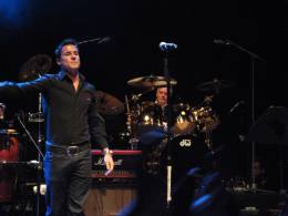 Concert photo: Roger Taylor live at the IndigO2, London, UK (with SAS Band (Jeff Scott Soto, Patti Russo, Madeline Bell, Graham Gouldman, Toyah Wilcox and Roy Wood)) [24.01.2009]