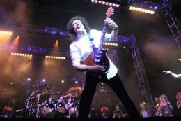 Concert photo: Brian May + Roger Taylor live at the Palace Theatre, Manchester, UK (WWRY premiere) [25.03.2009]
