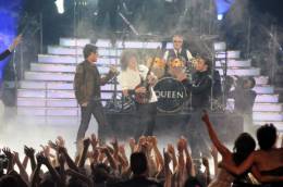 Guest appearance: Queen + Adam Lambert live at the Nokia Theatre, Los Angeles, CA, USA (American Idol finale (season 8))