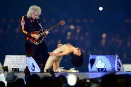 Concert photo: Brian May + Roger Taylor live at the Olympic Stadium, London, UK (Olympic Games closing ceremony) [12.08.2012]
