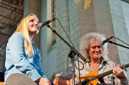 Guest appearance: Brian May live at the Guildford Cathedral, Guildford, UK (Wildlife Rocks)