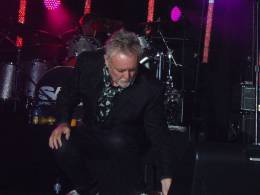 Guest appearance: Roger Taylor live at the The Kings Arms, All Cannings, UK (Rock Against Cancer with SAS Band)