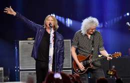 Concert photo: Brian May live at the Barclays Center, New York, NY, USA (Rock and Roll Hall of Fame - with Def Leppard) [29.03.2019]