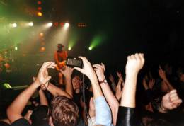 Concert photo: Brian May live at the Mala Sportovni Hala, Prague, Czech Republic [22.10.1998]