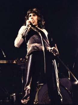Concert photo: Queen live at the Stadium, Liverpool, UK [17.11.1973]